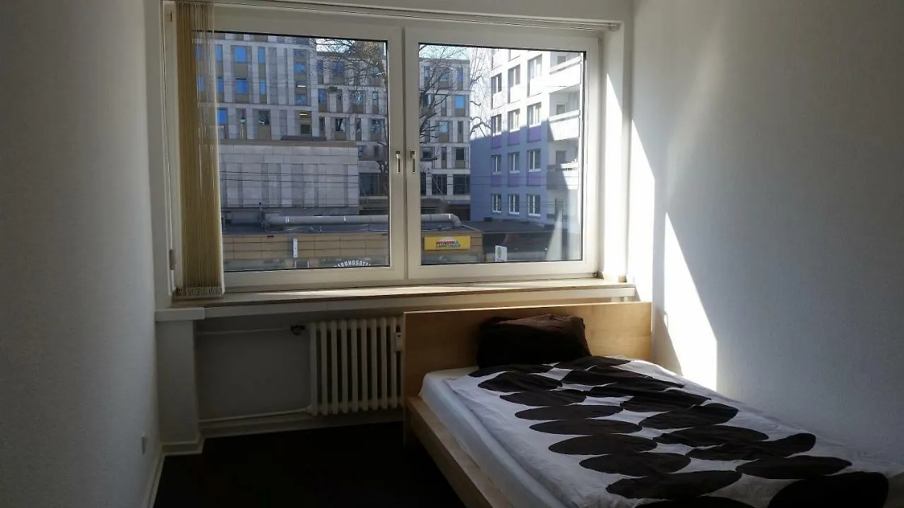 The Gallery - Kaiserstrasse Apartment Dusseldorf Homestay